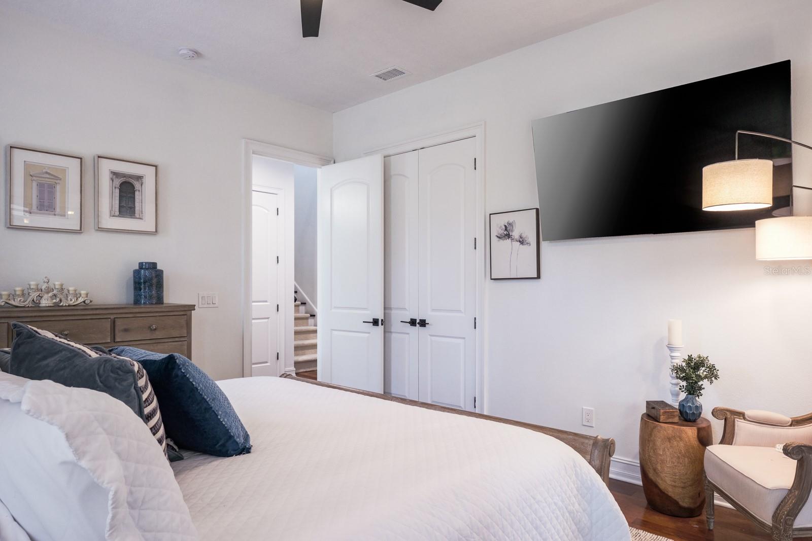 RENAISSANCE OAKS - Residential