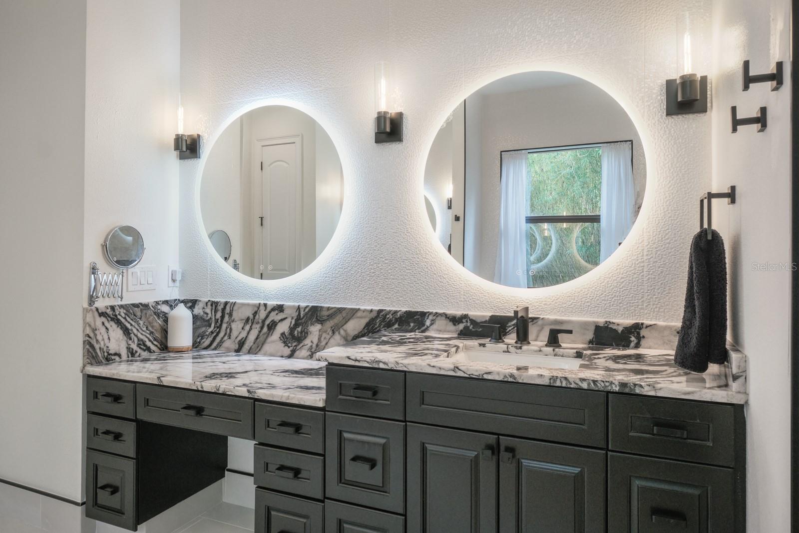 RENAISSANCE OAKS - Residential