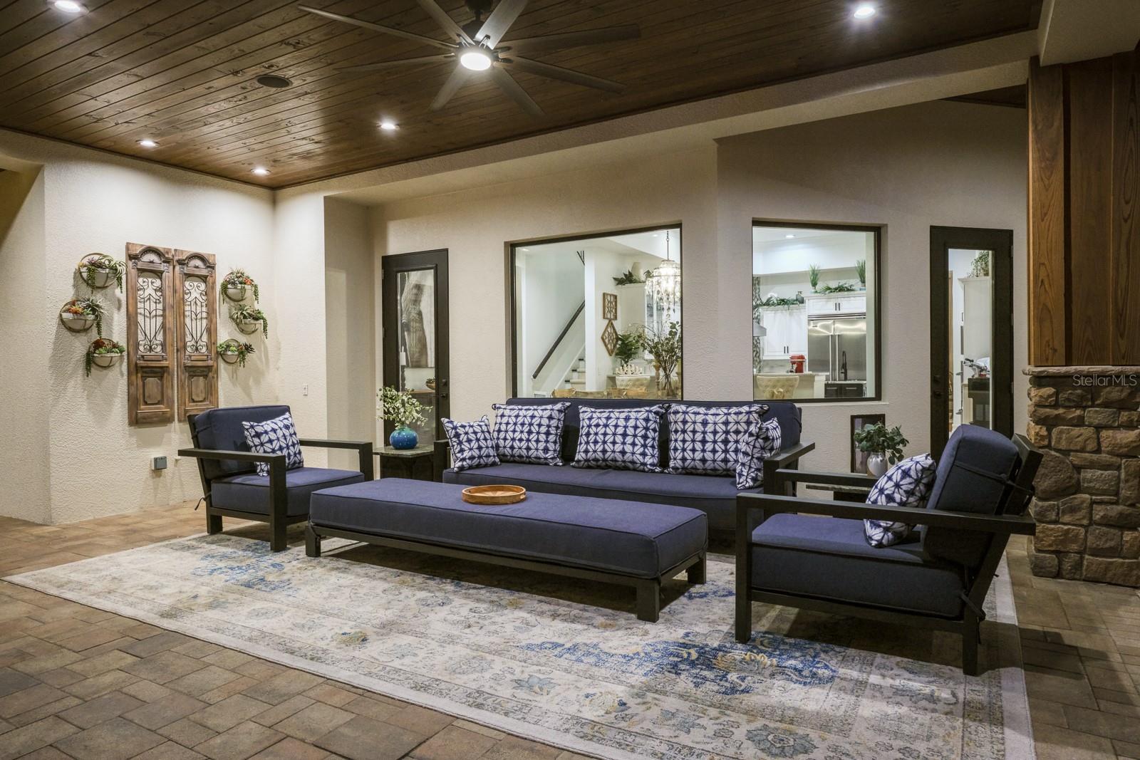 RENAISSANCE OAKS - Residential