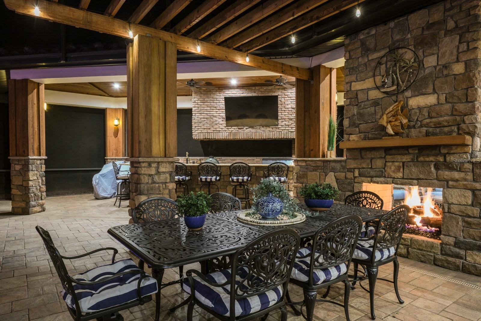 RENAISSANCE OAKS - Residential