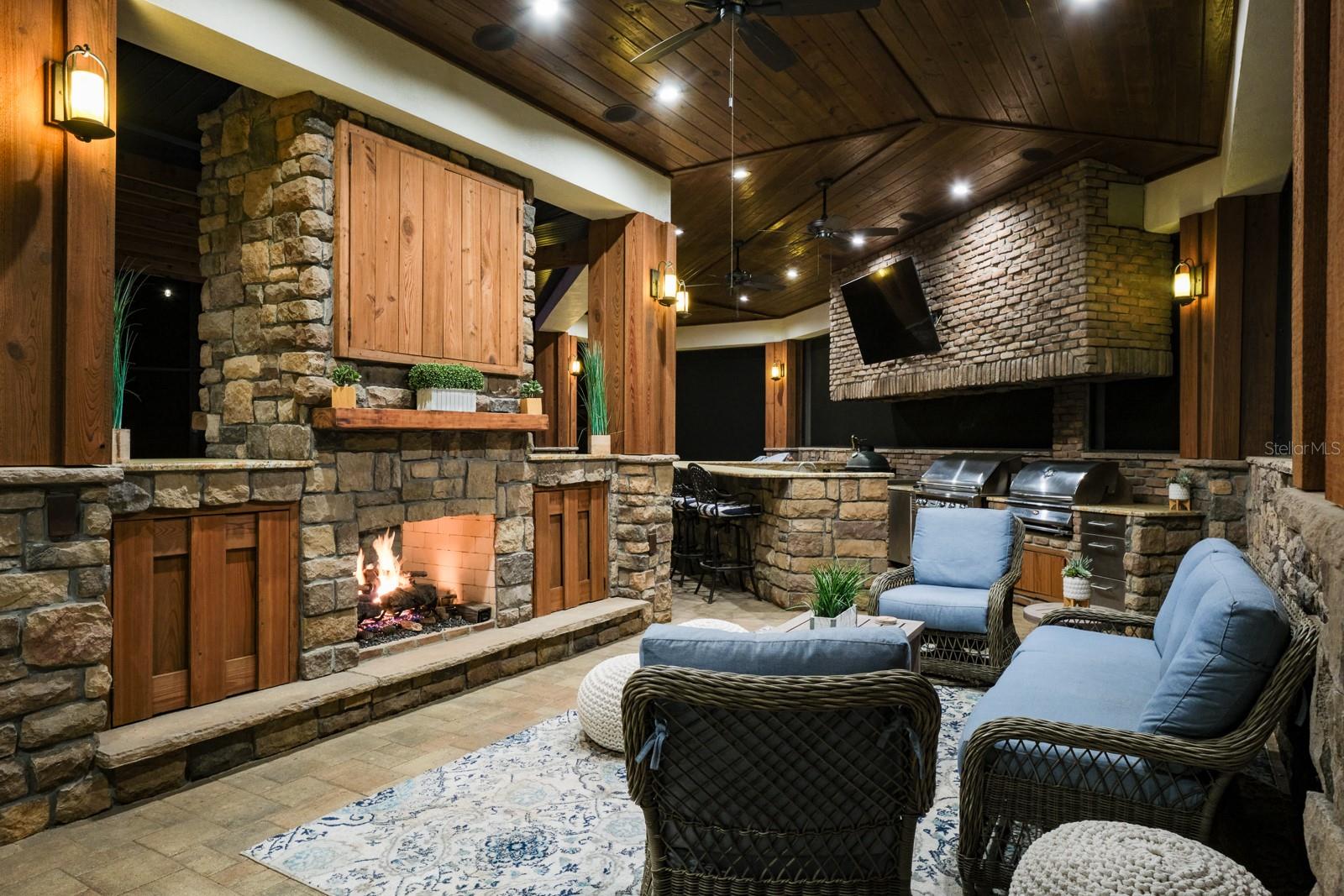 RENAISSANCE OAKS - Residential