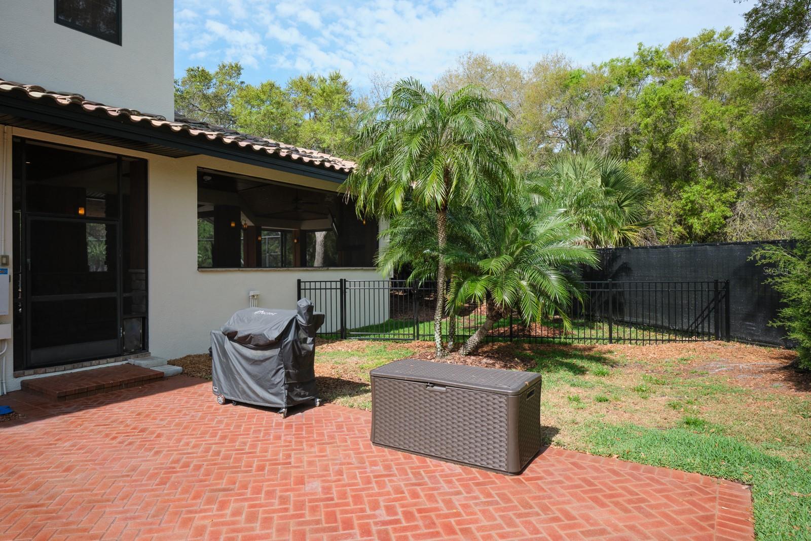 RENAISSANCE OAKS - Residential