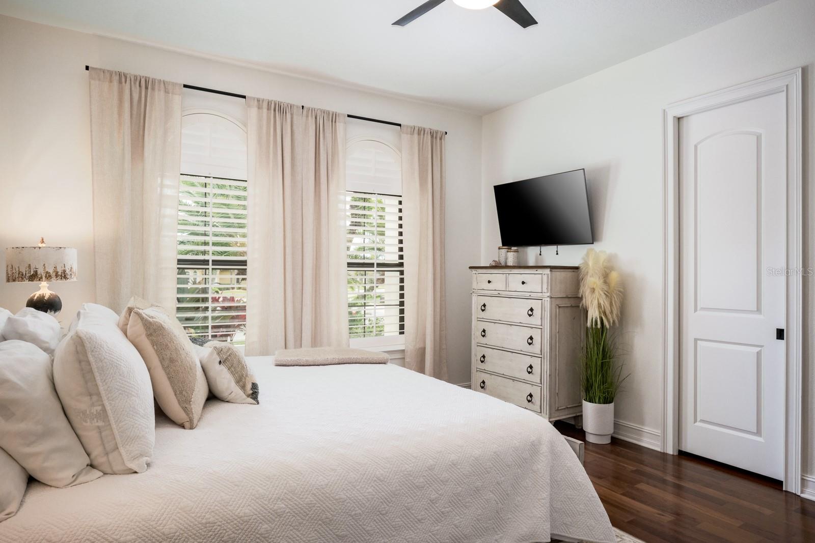 RENAISSANCE OAKS - Residential