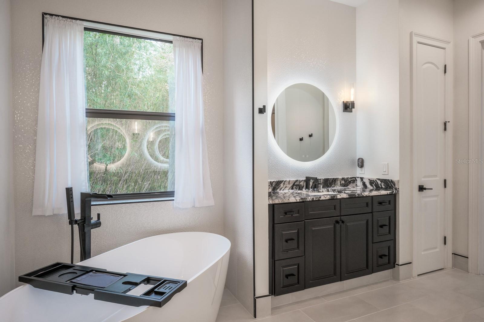 RENAISSANCE OAKS - Residential