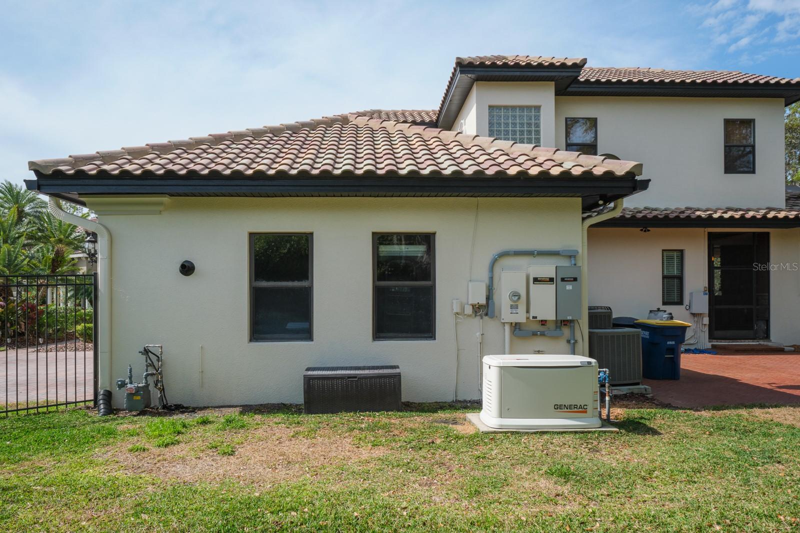 RENAISSANCE OAKS - Residential