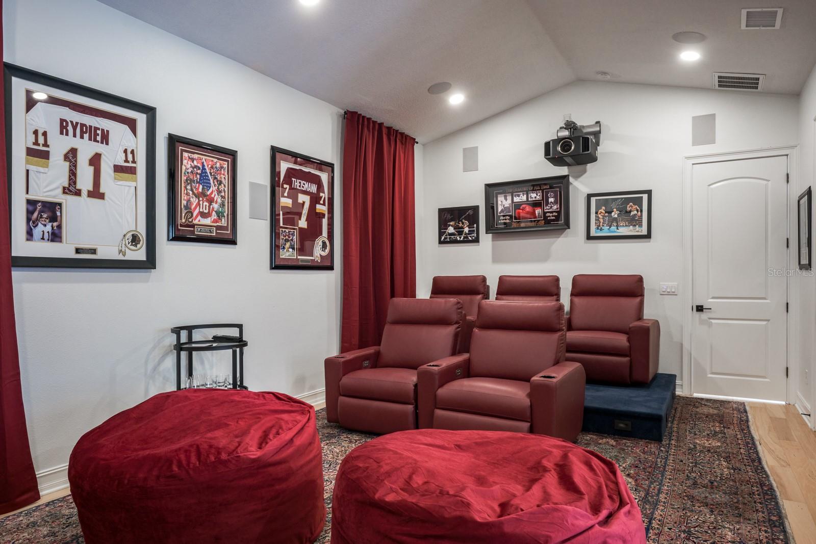 RENAISSANCE OAKS - Residential