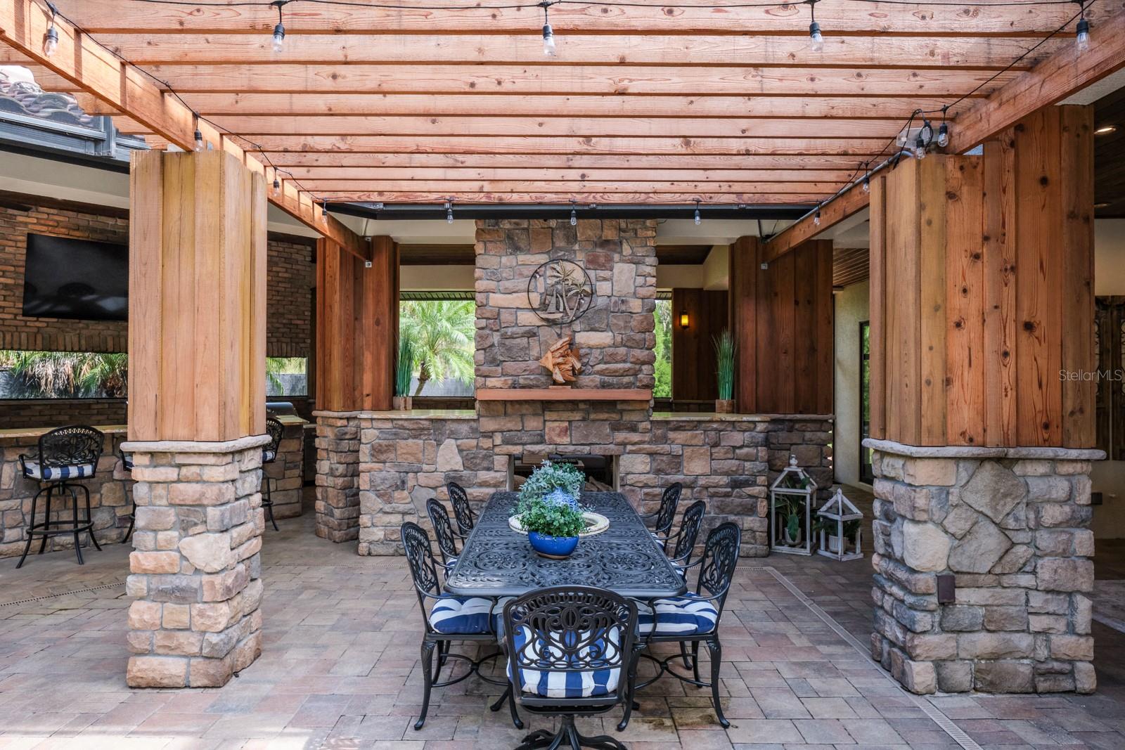 RENAISSANCE OAKS - Residential