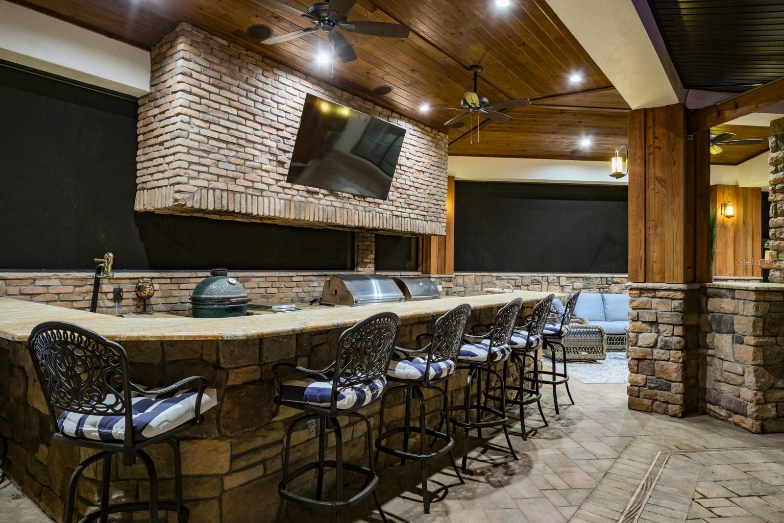 RENAISSANCE OAKS - Residential