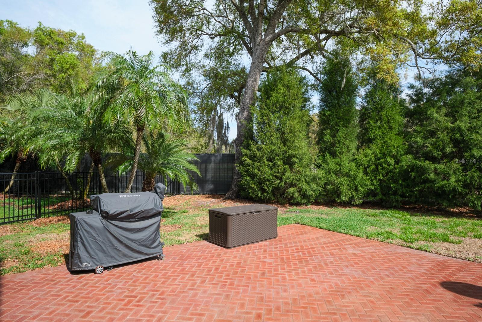 RENAISSANCE OAKS - Residential