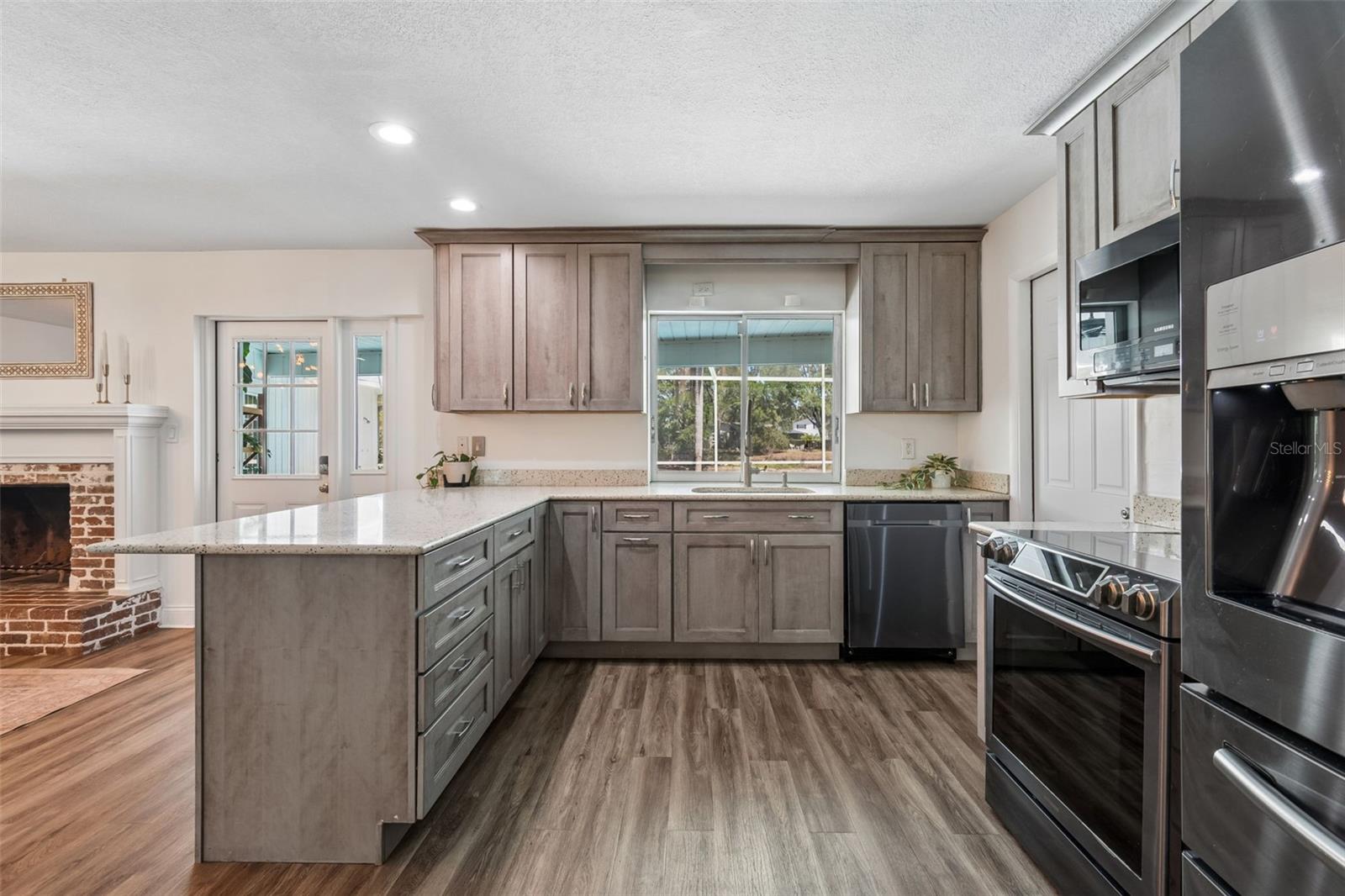 LAKE ELLEN ESTATES SUB - Residential