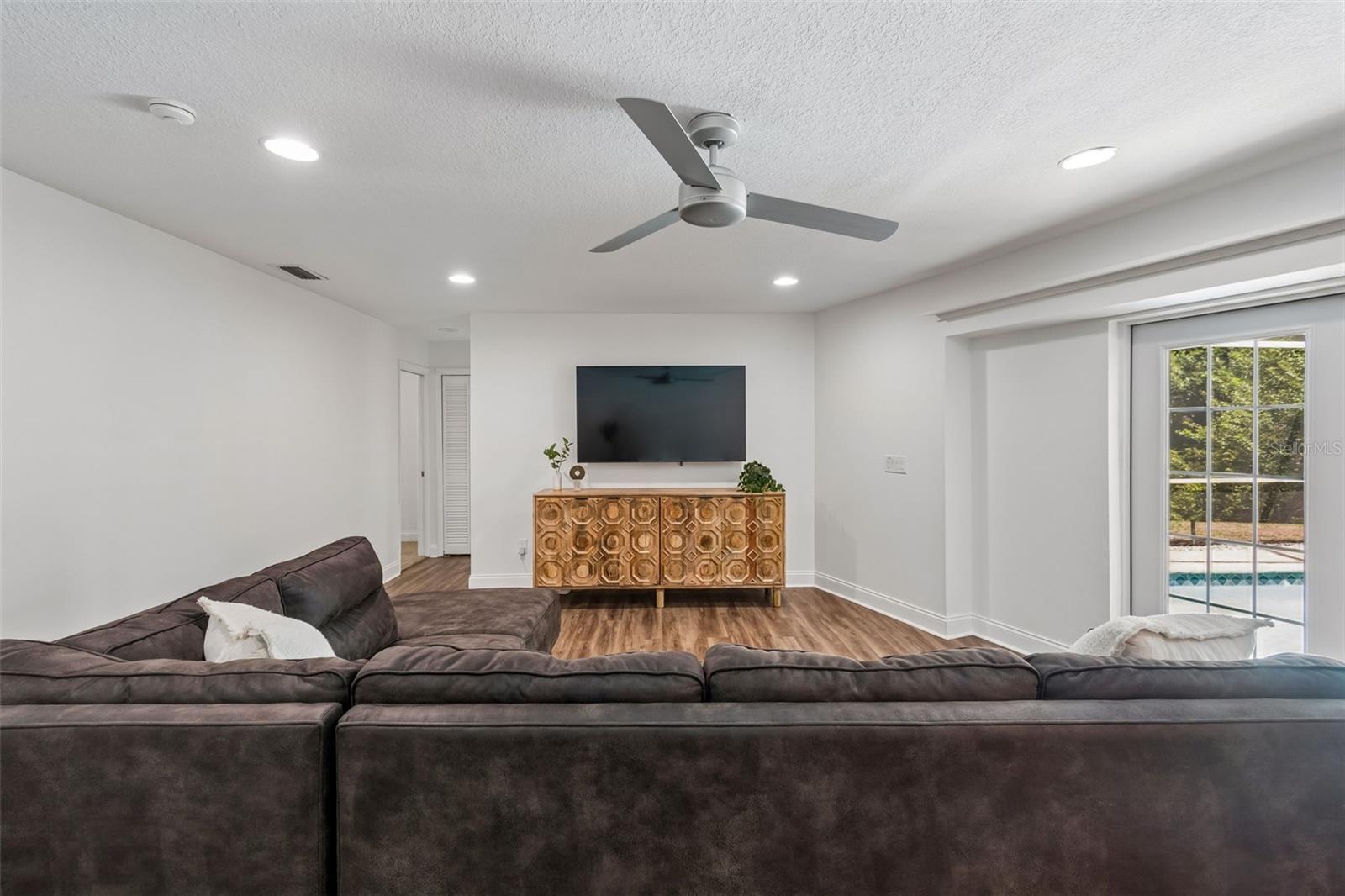 LAKE ELLEN ESTATES SUB - Residential