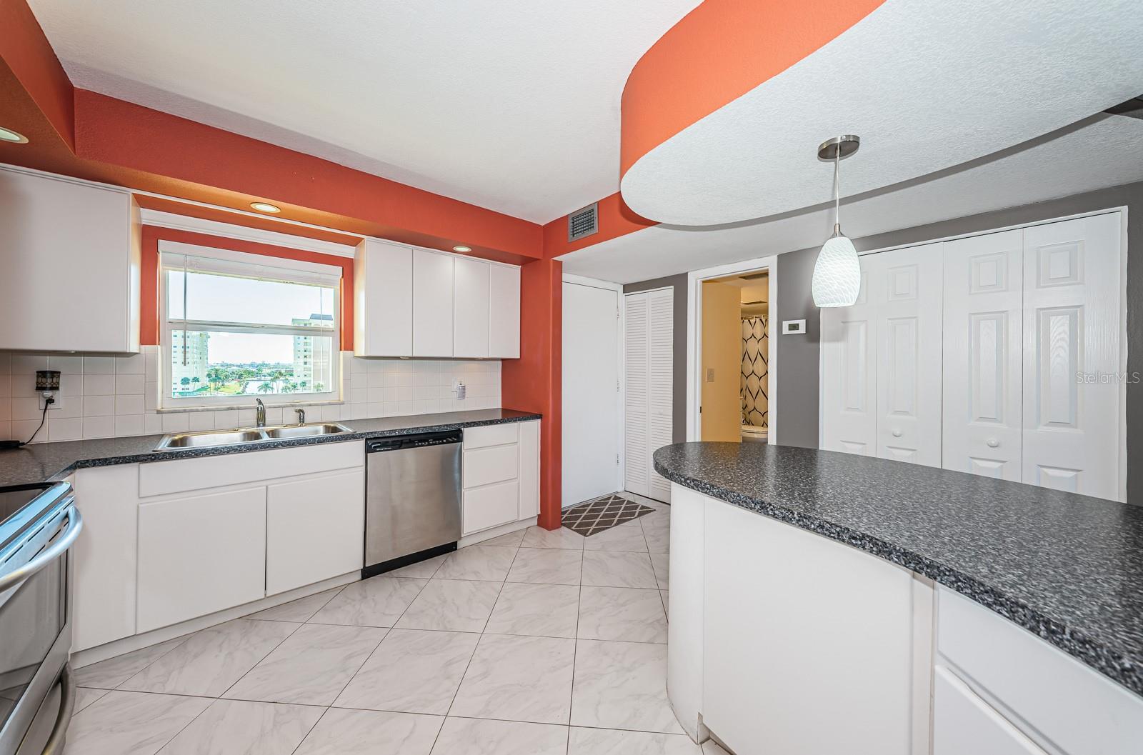 COLUMBIA TOWERS CONDO - Residential