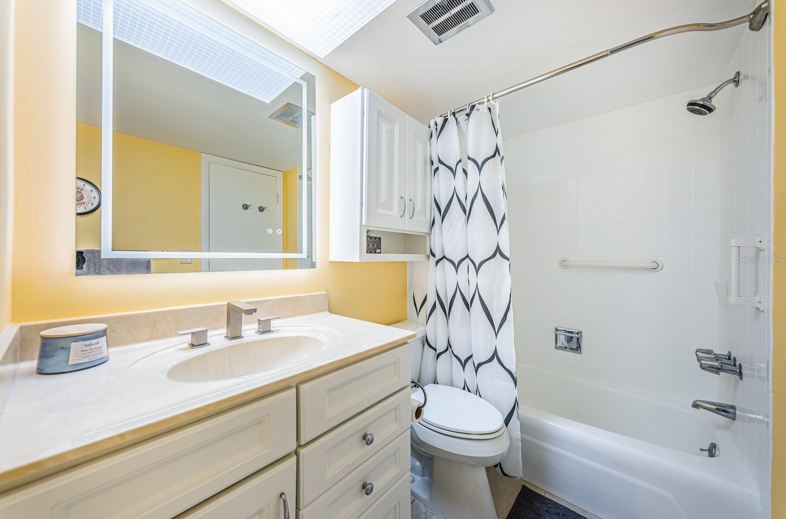 COLUMBIA TOWERS CONDO - Residential