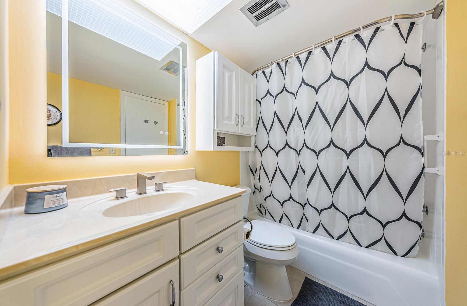 COLUMBIA TOWERS CONDO - Residential