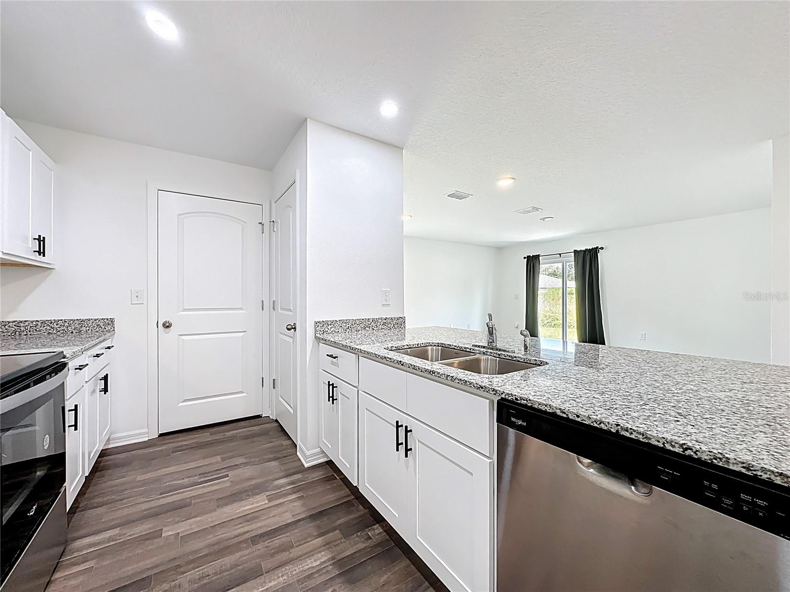 LIVE OAK GOLF & COUNTRY CLUB ESTATES - Residential