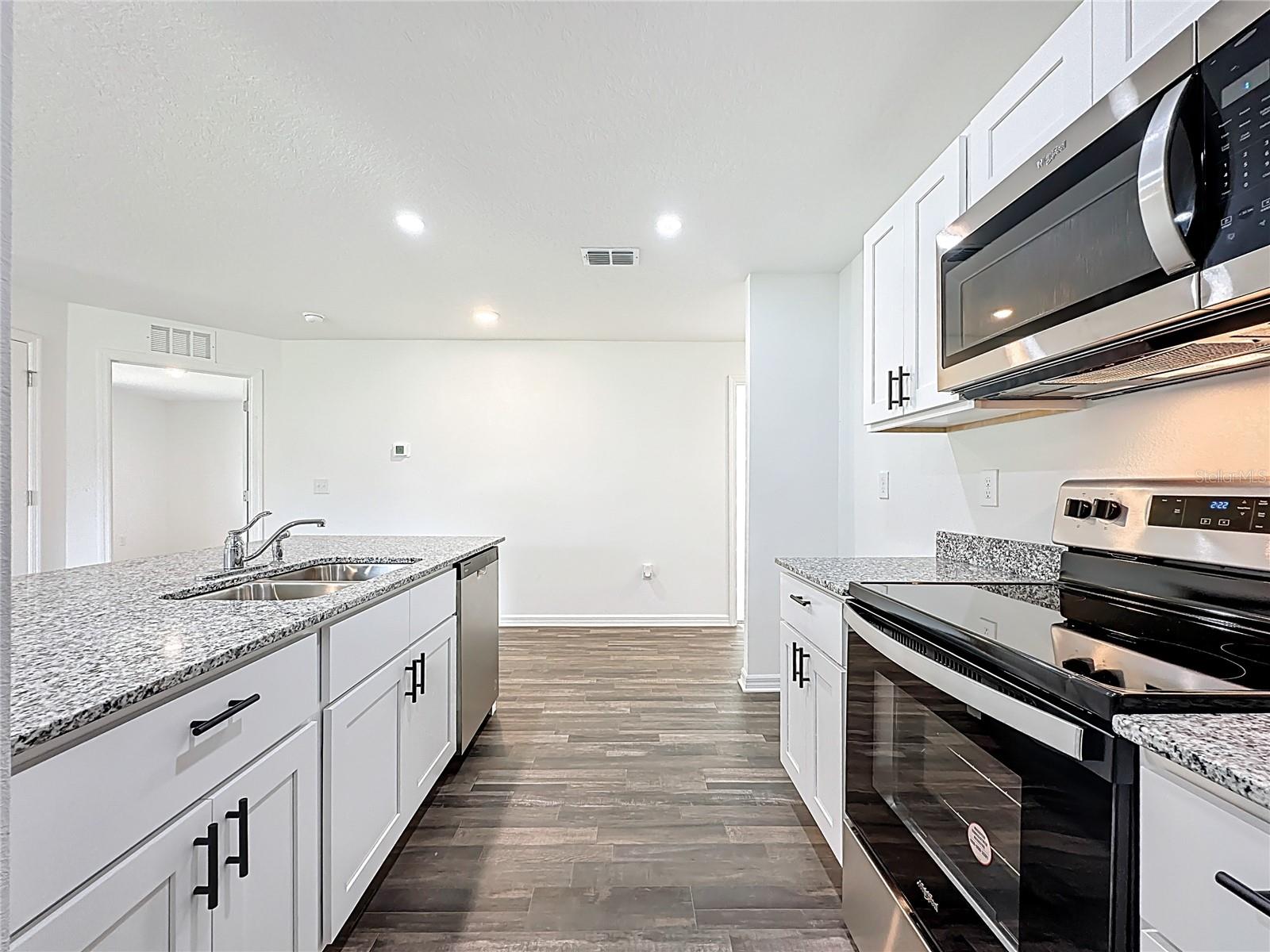 LIVE OAK GOLF & COUNTRY CLUB ESTATES - Residential