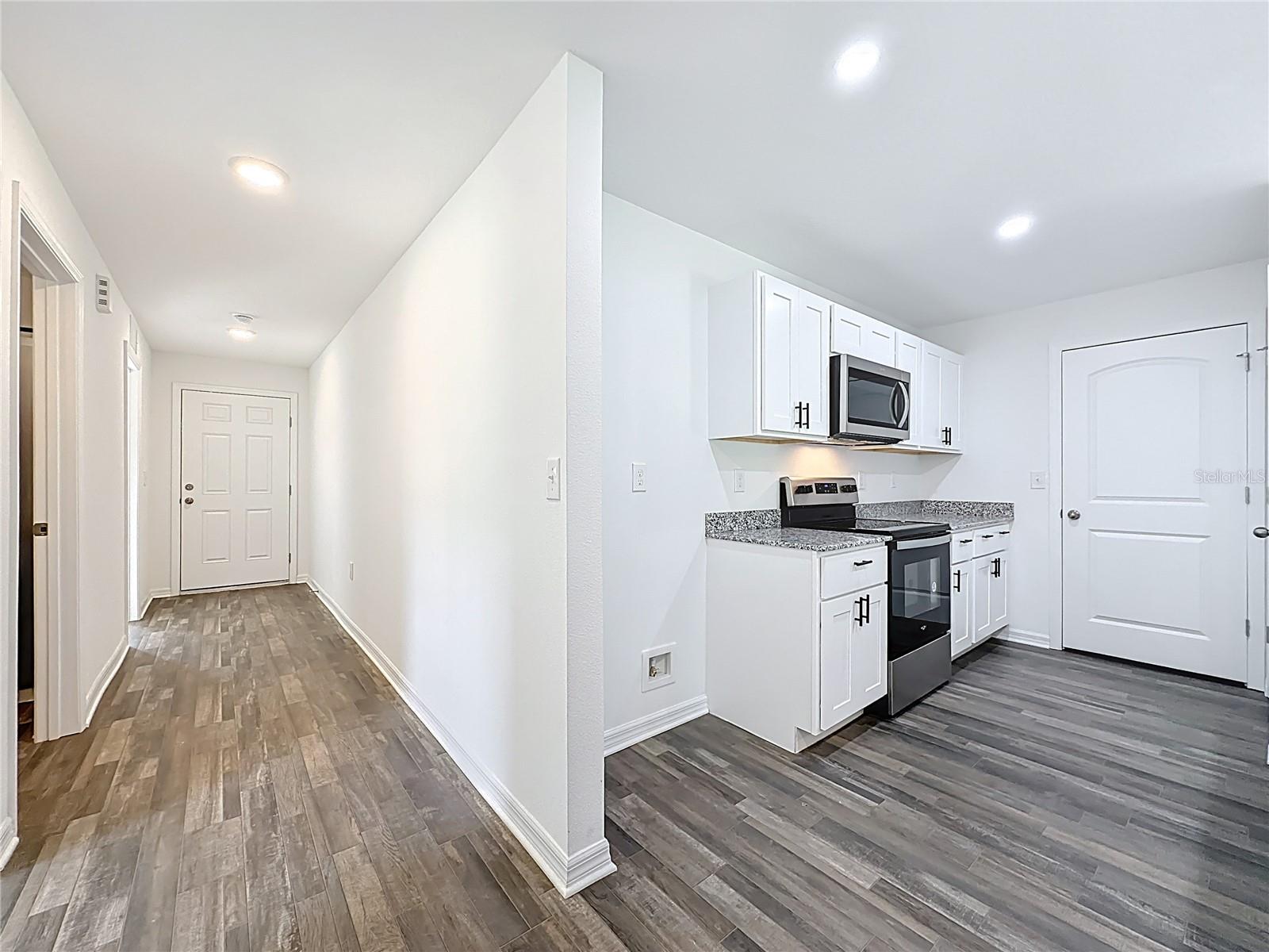 LIVE OAK GOLF & COUNTRY CLUB ESTATES - Residential