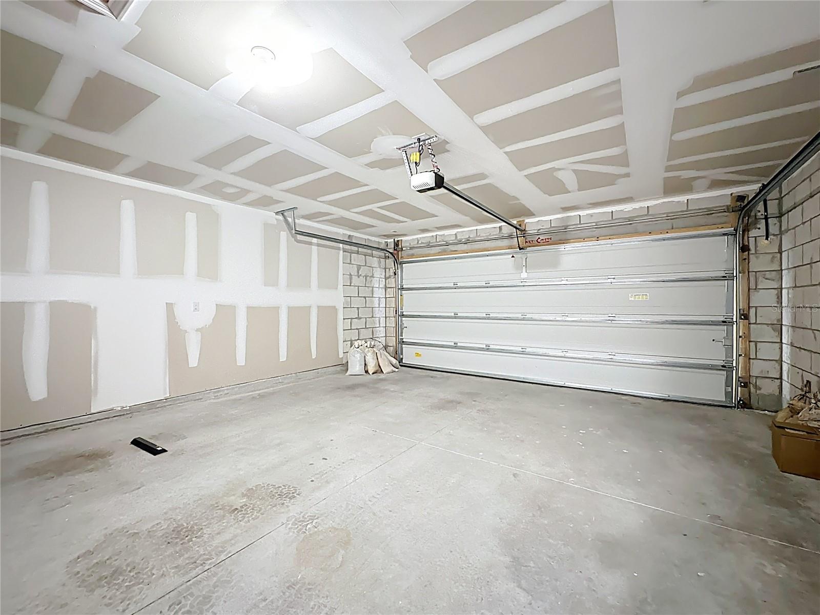 LIVE OAK GOLF & COUNTRY CLUB ESTATES - Residential