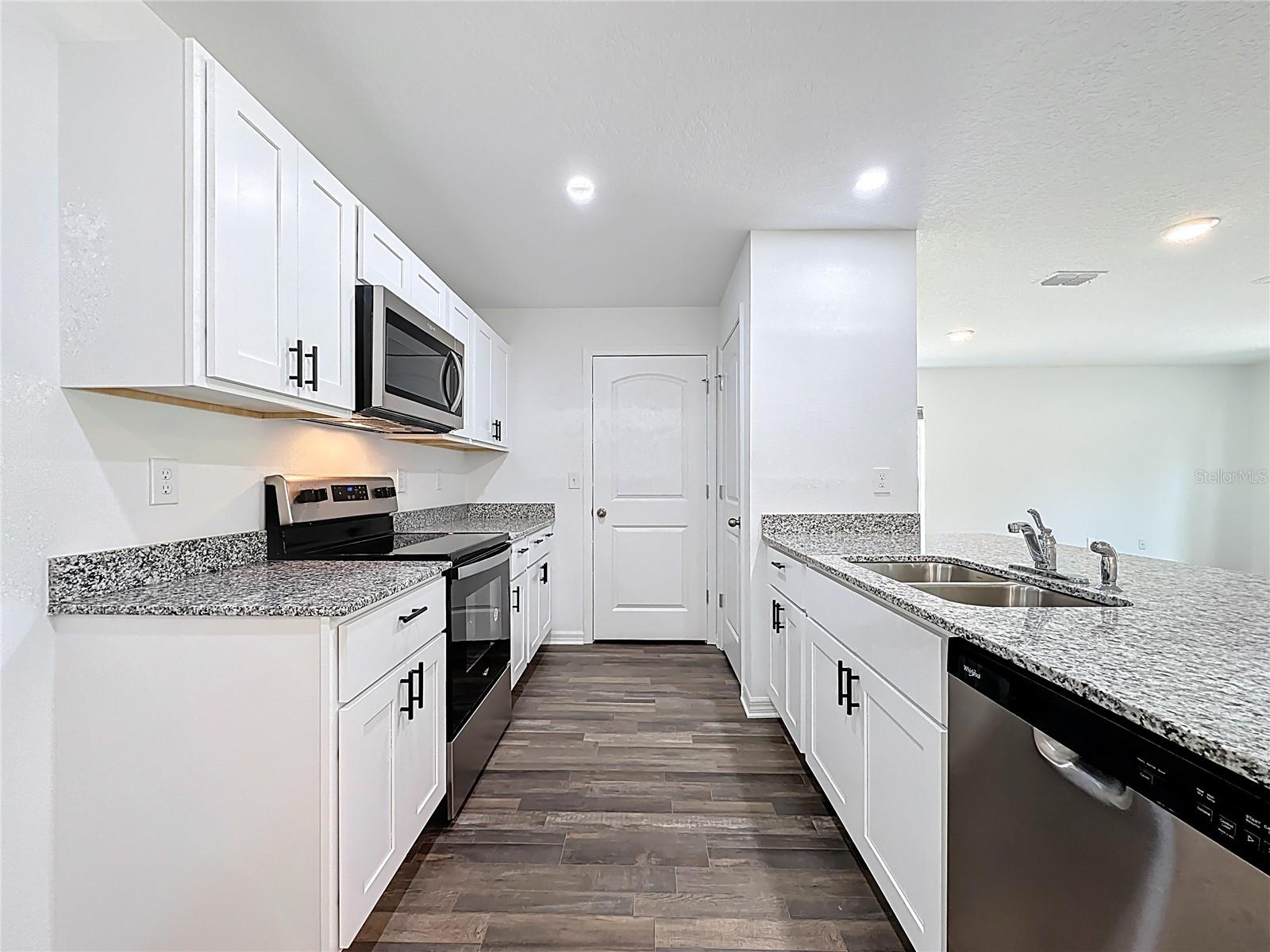 LIVE OAK GOLF & COUNTRY CLUB ESTATES - Residential