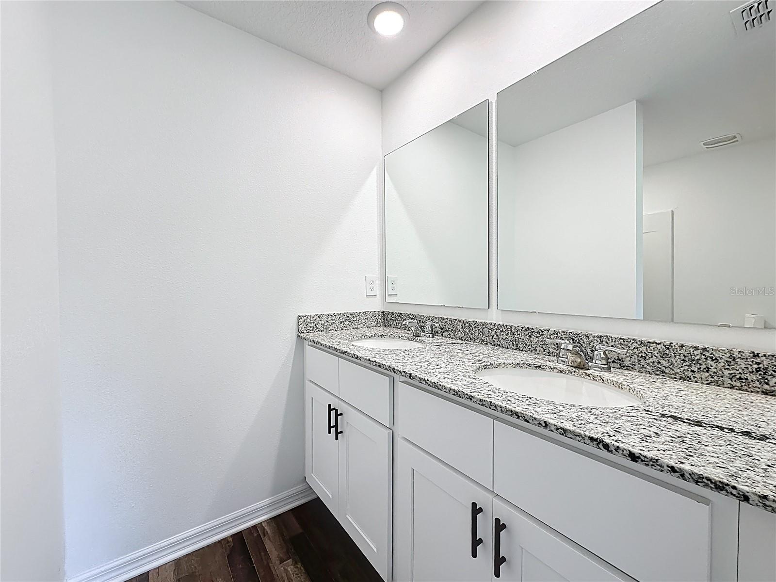 LIVE OAK GOLF & COUNTRY CLUB ESTATES - Residential