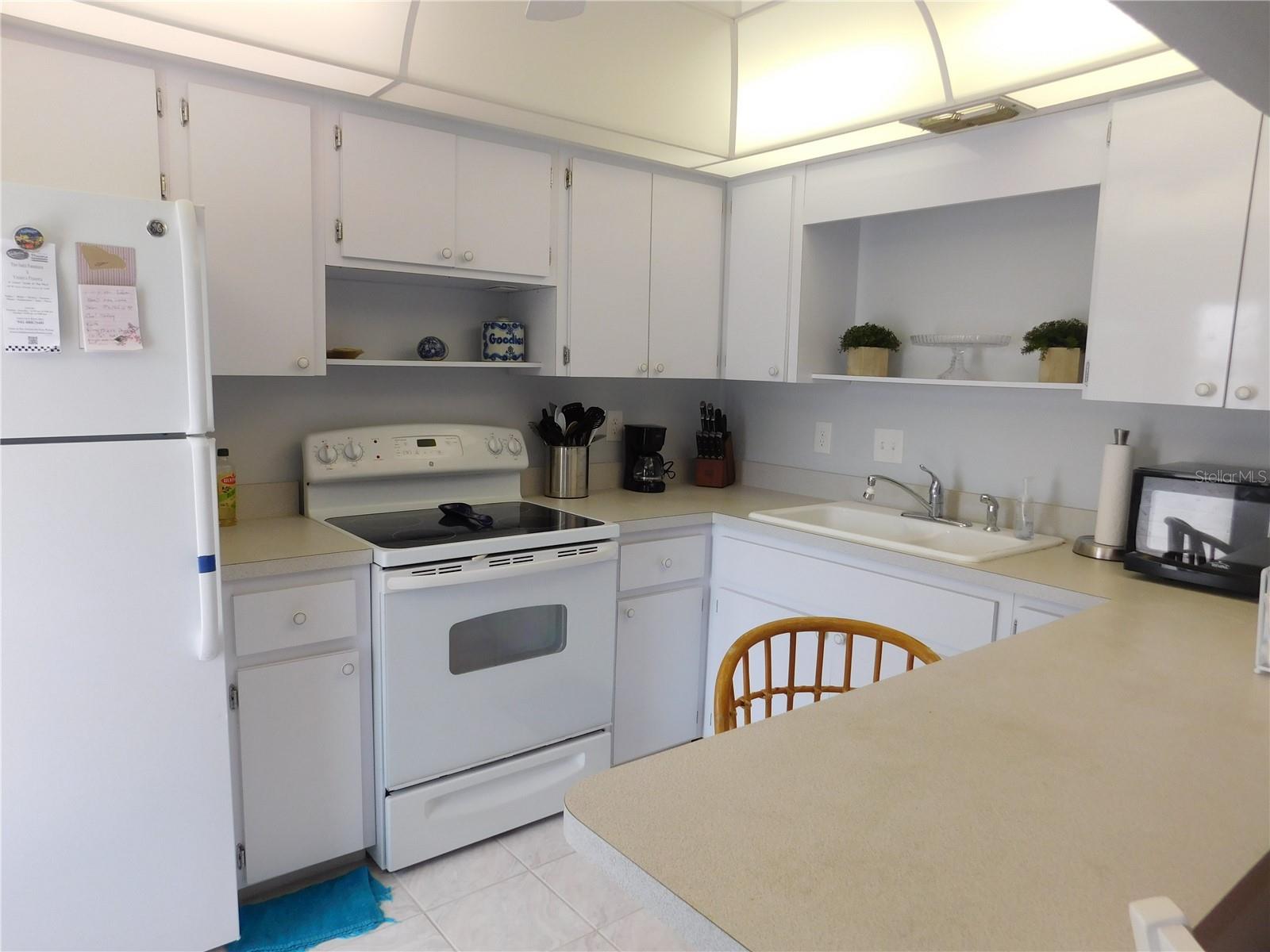 MANOR HOUSE - Residential Lease