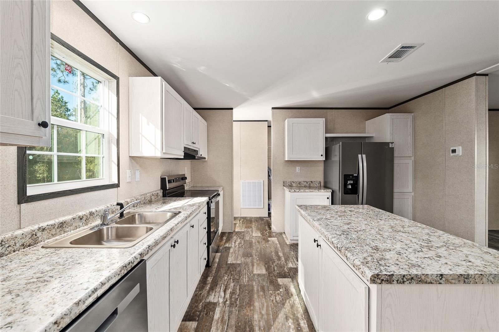 WILLISTON HIGHLANDS - Residential