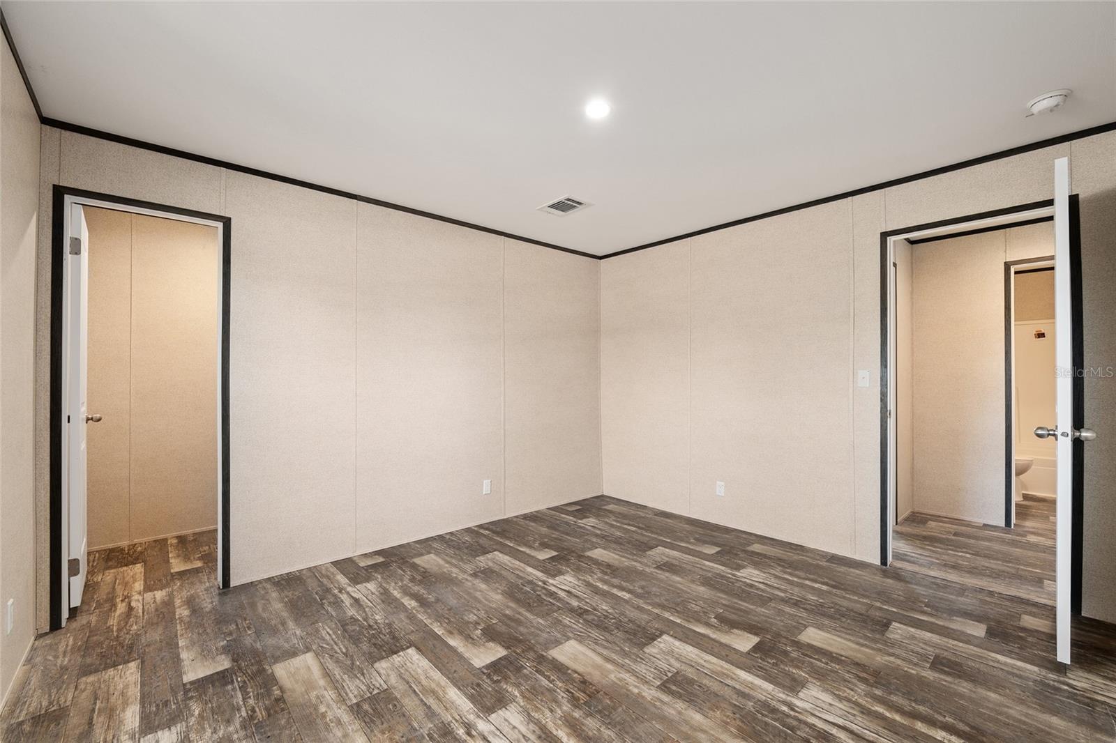 WILLISTON HIGHLANDS - Residential