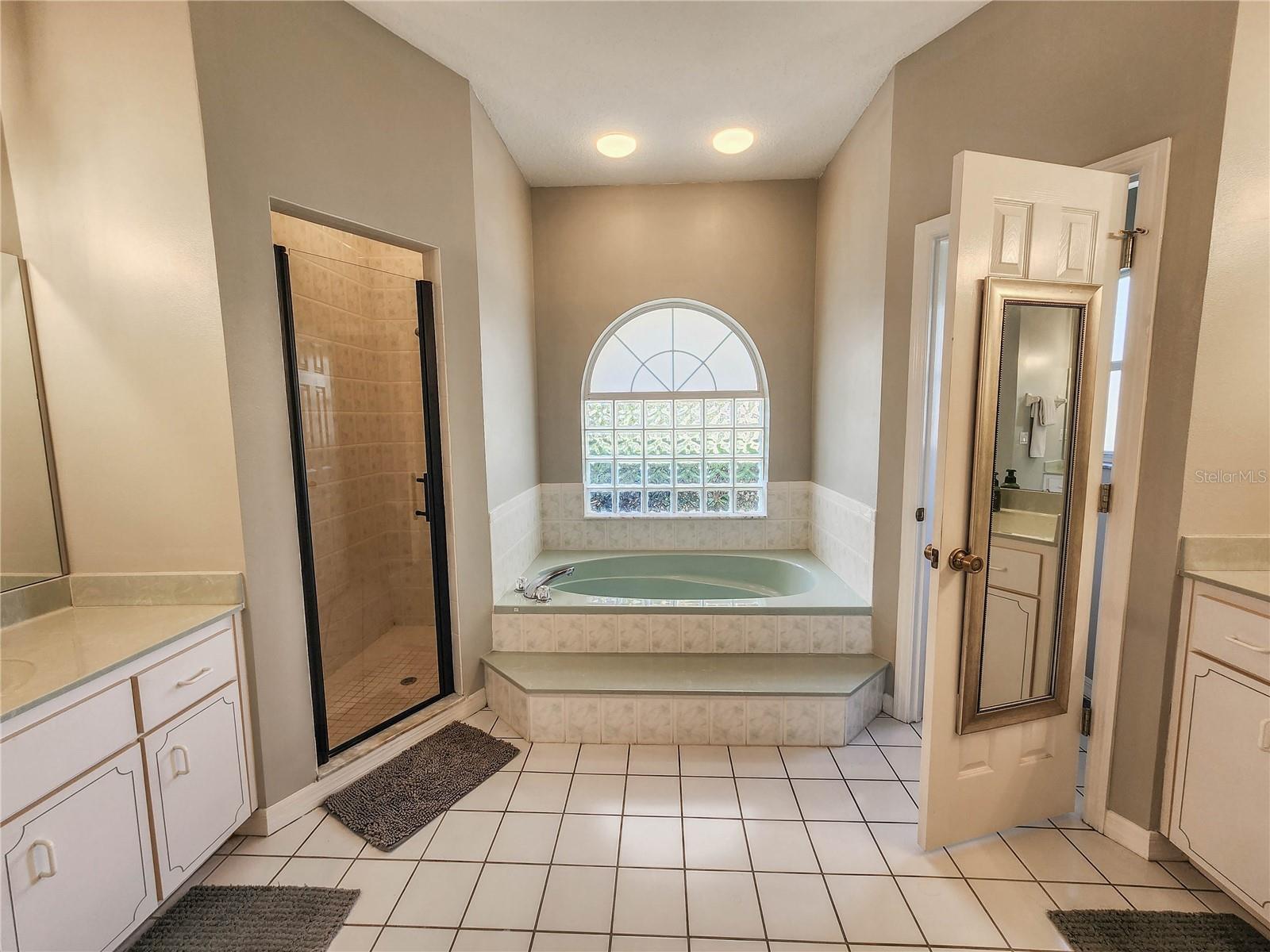 PINE LAKES - Residential