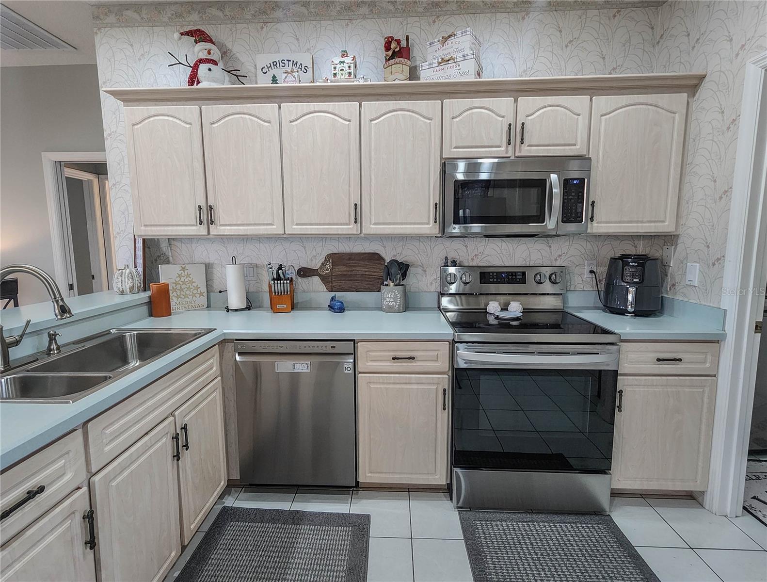 PINE LAKES - Residential