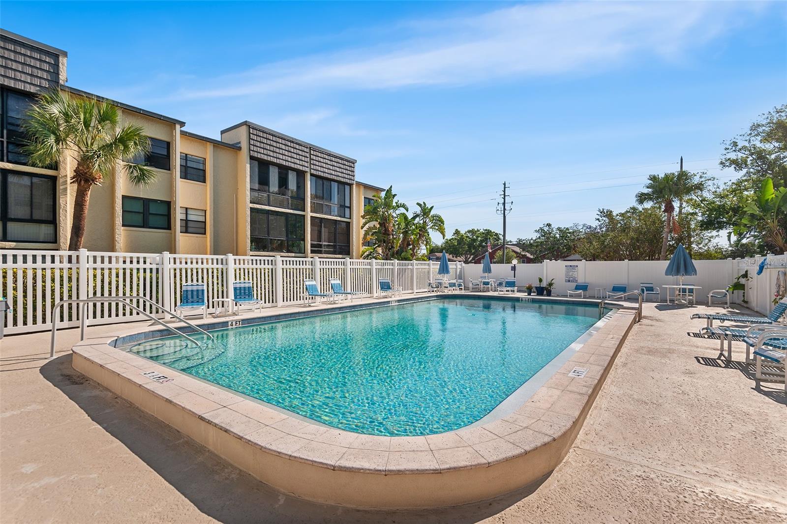 LAKEVIEW OF LARGO - Residential