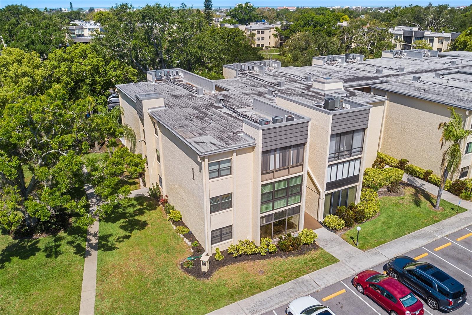 LAKEVIEW OF LARGO - Residential