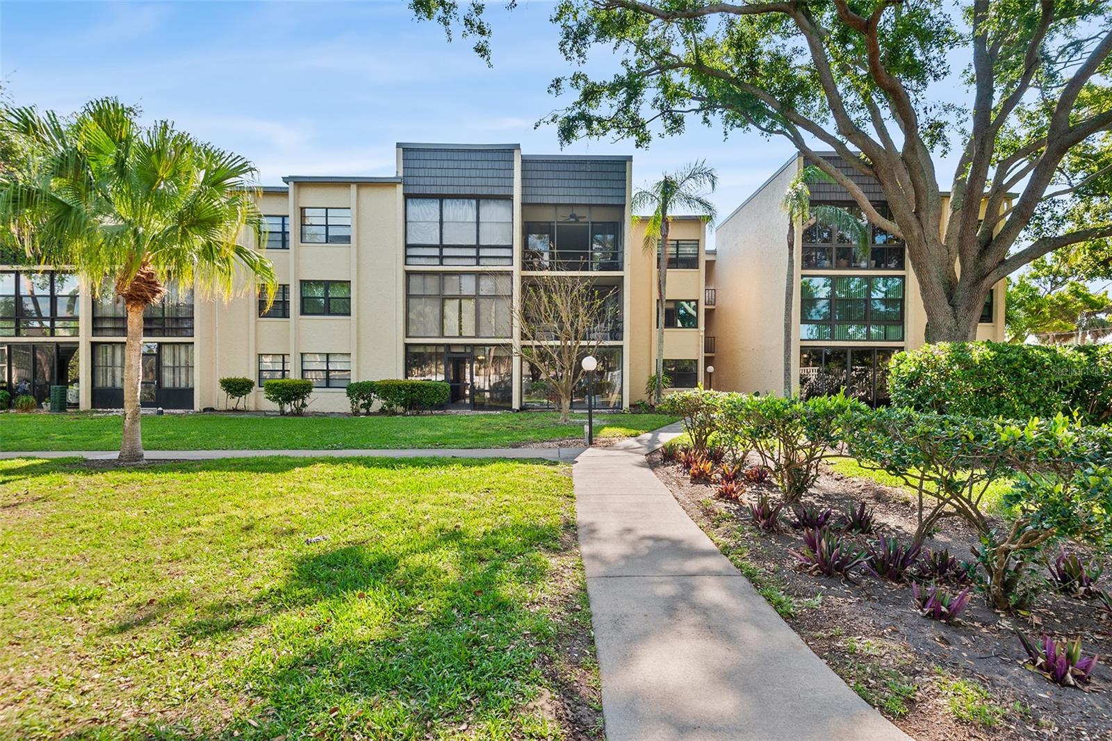 LAKEVIEW OF LARGO - Residential