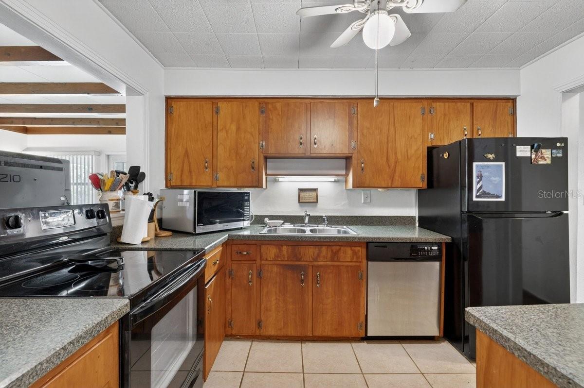 MORRIS C N 21 & 22 15 33 - Residential