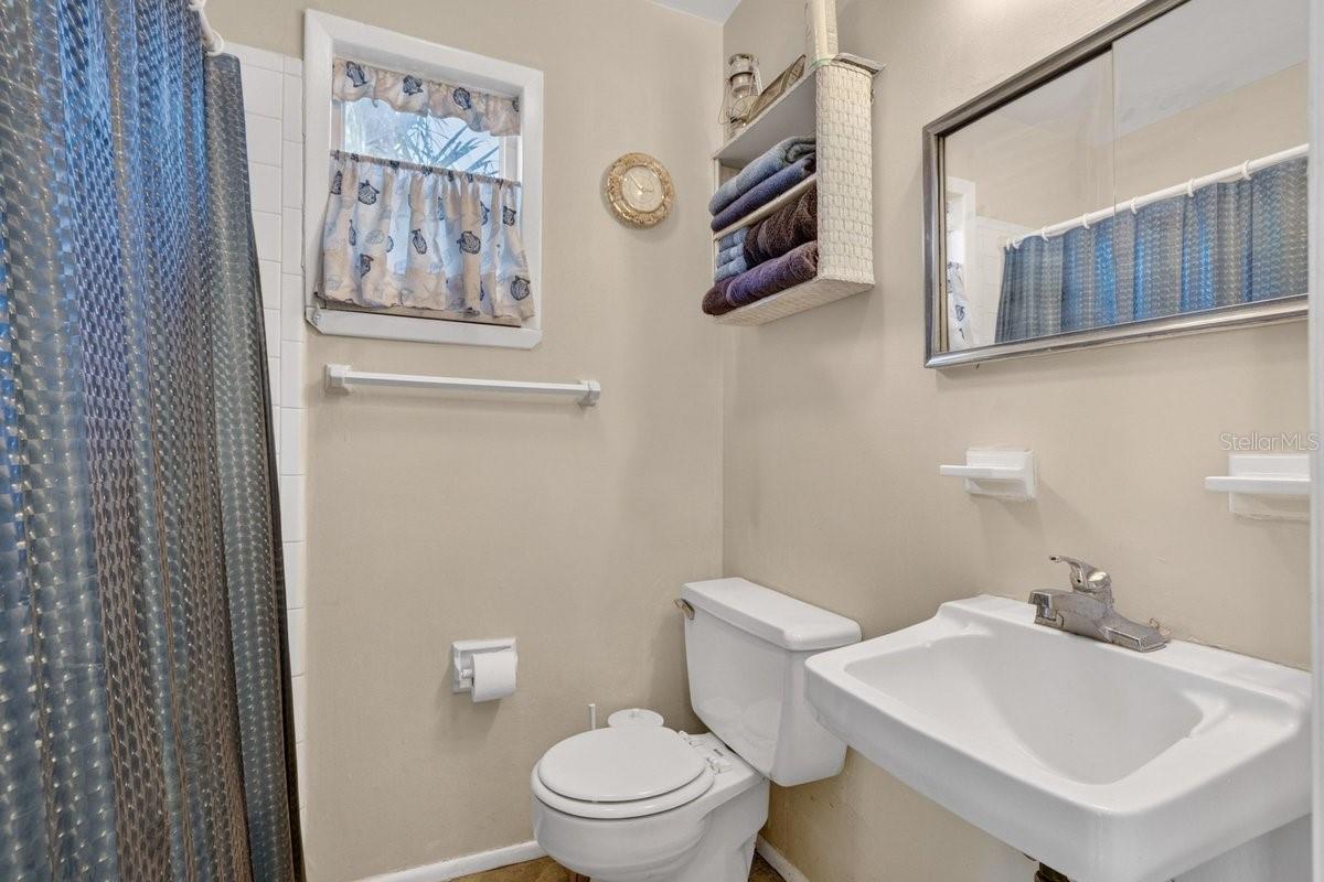MORRIS C N 21 & 22 15 33 - Residential