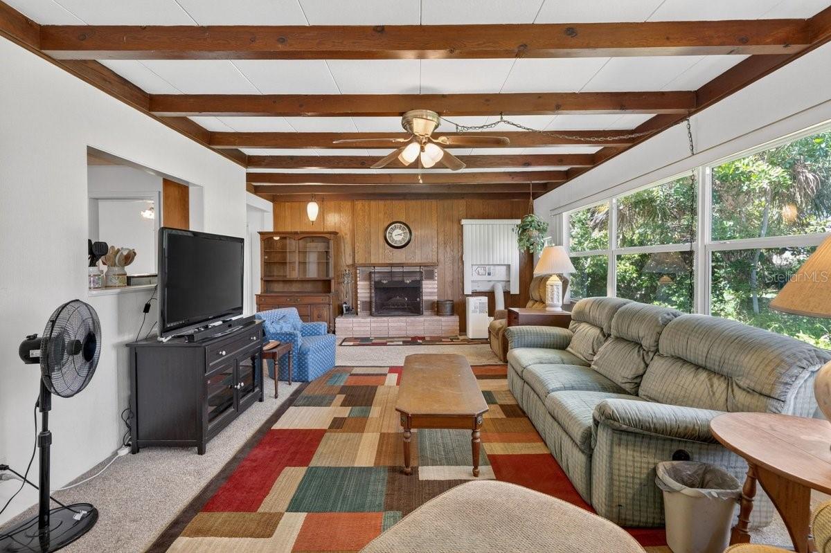 MORRIS C N 21 & 22 15 33 - Residential