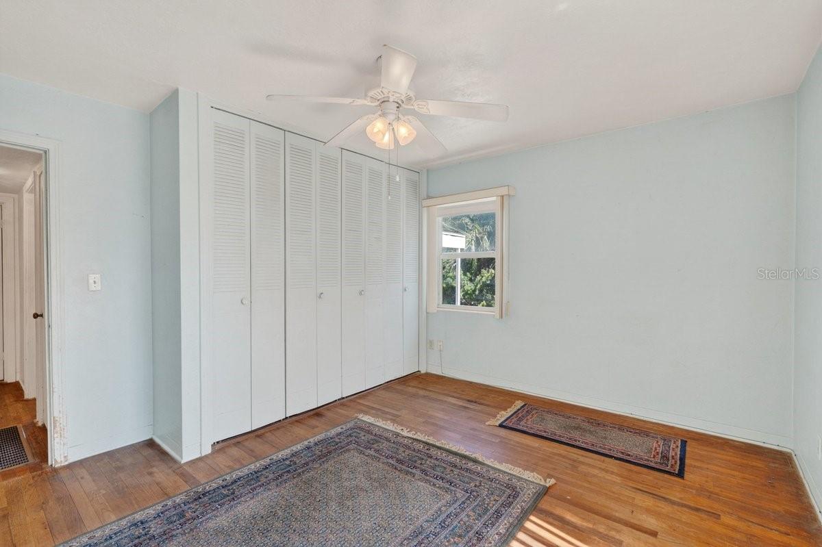 MORRIS C N 21 & 22 15 33 - Residential