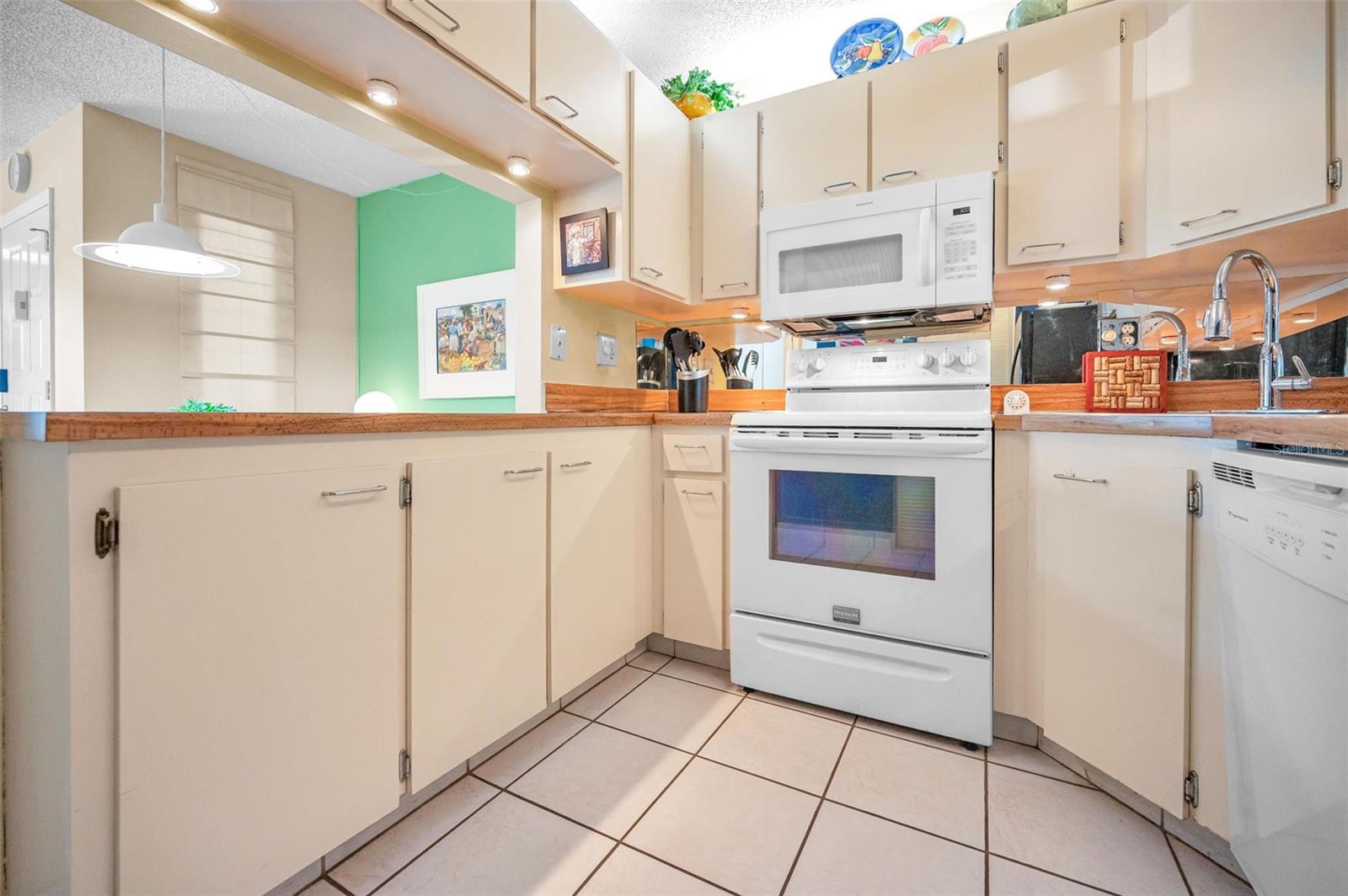 PINE RIDGE AT PALM HARBOR - Residential