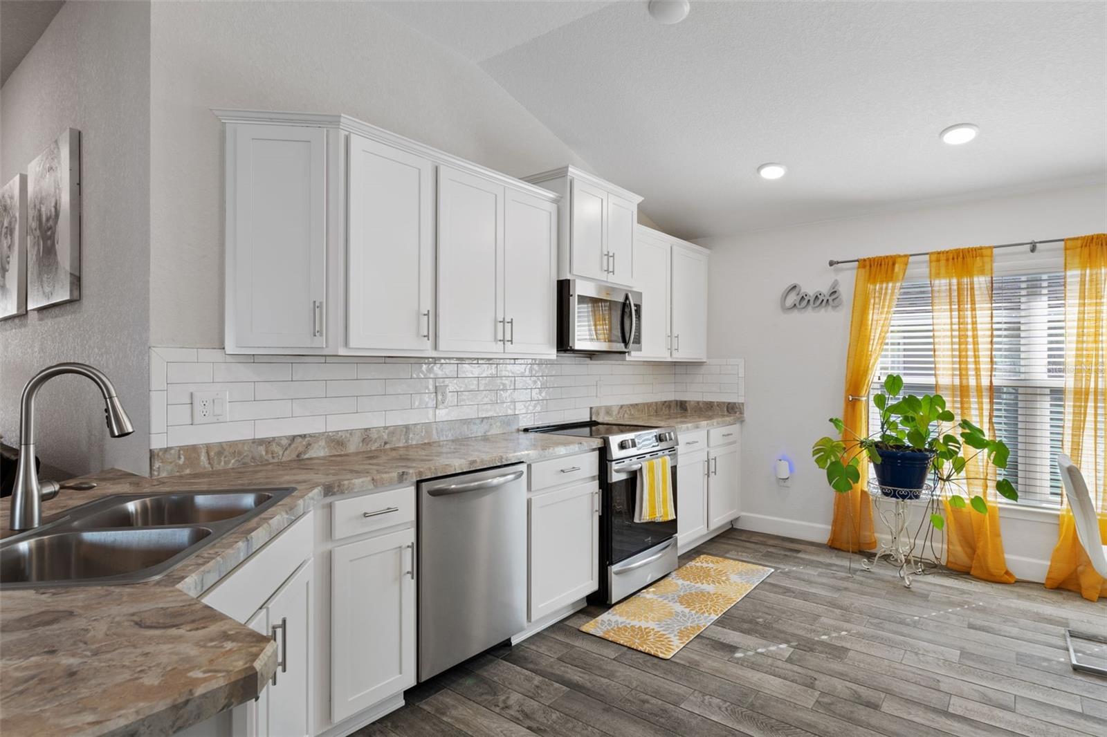 CRYSTAL GLEN - Residential