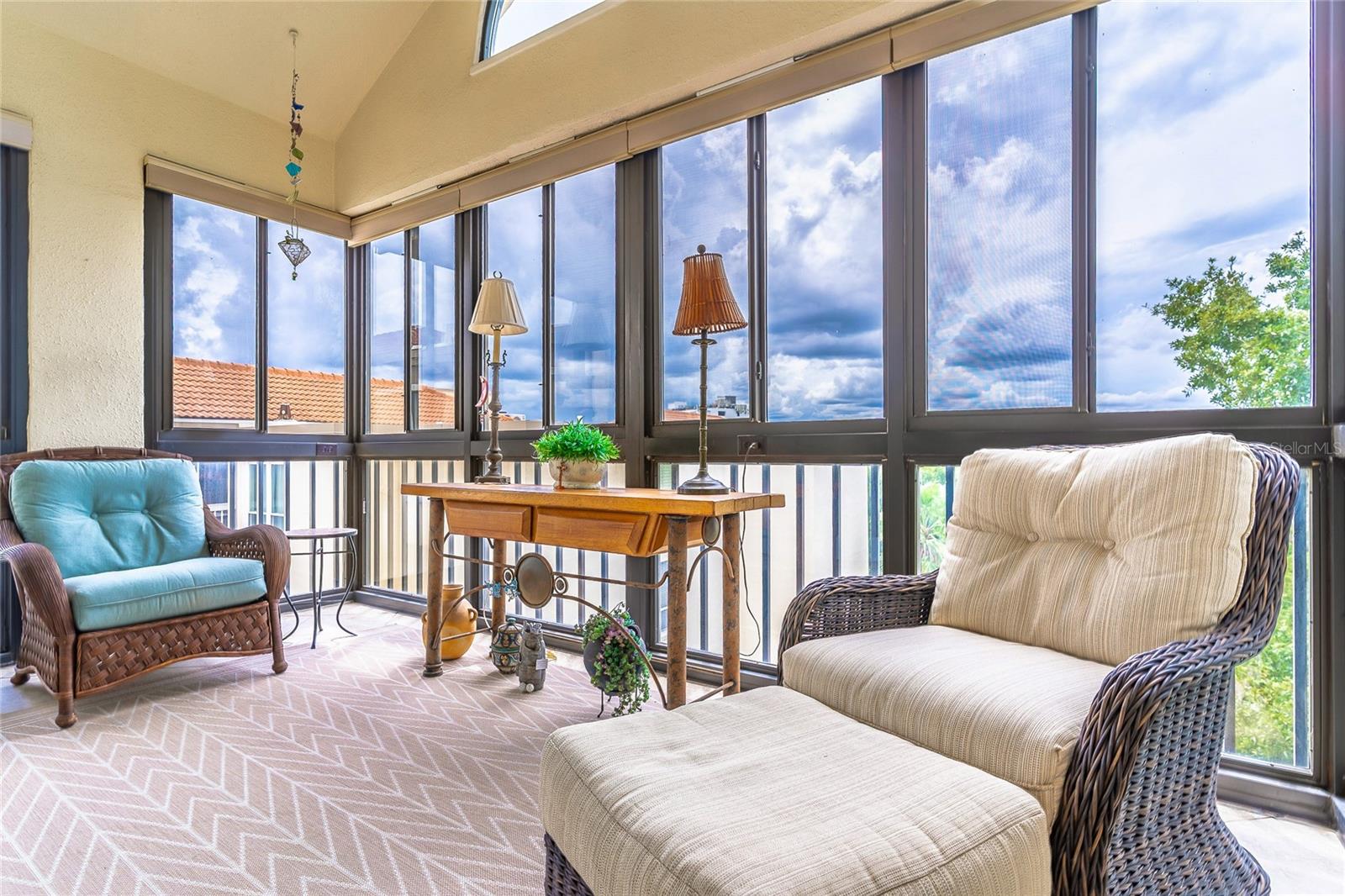 MOORINGS ON LAKE MAITLAND CONDO - Residential