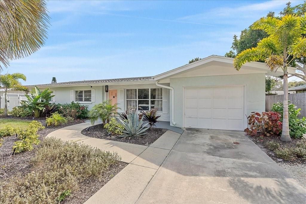 Photo of Sarasota, FL 34237 (MLS # A4684131)