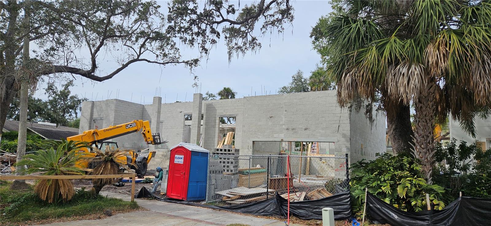 811 GROVE PARK AVENUE