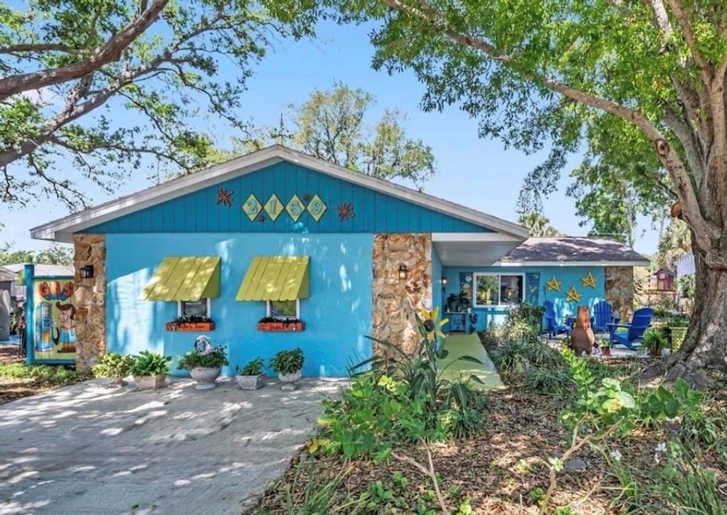 Photo of 2159 Barcelona Way S, St Petersburg, FL 33712 (MLS # TB8494944)