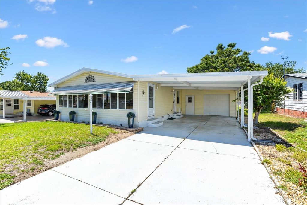 Photo of 1616 Bayhill Drive, Lady Lake, FL 32159 (MLS # G5112561)