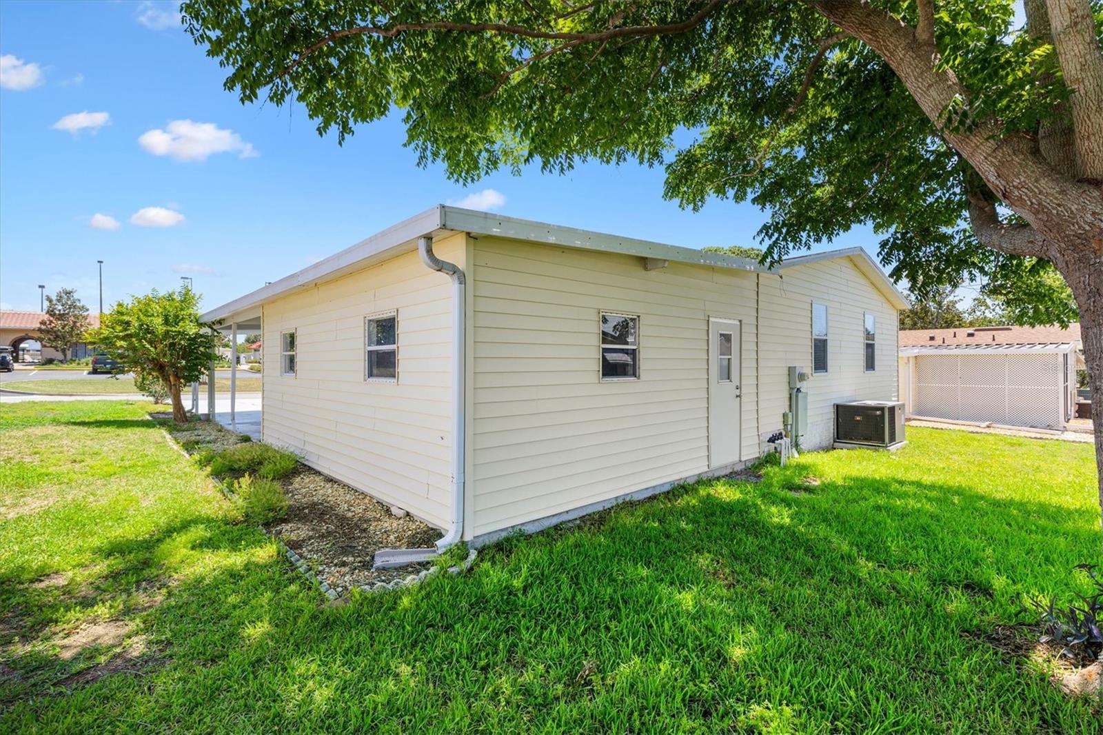 LADY LAKE ORANGE BLOSSOM GARDENS UNIT 09 - Residential