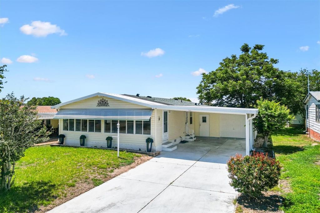 Photo of 1616 Bayhill Drive, Lady Lake, FL 32159 (MLS # G5112561)