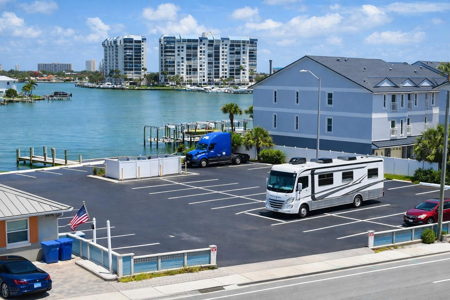 ISLAND INN CONDO - Residential