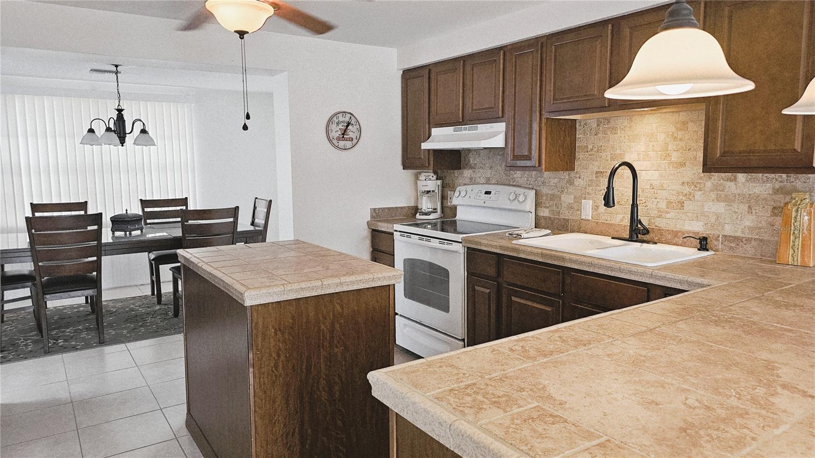 HORTON ESTATES THE - Residential Lease