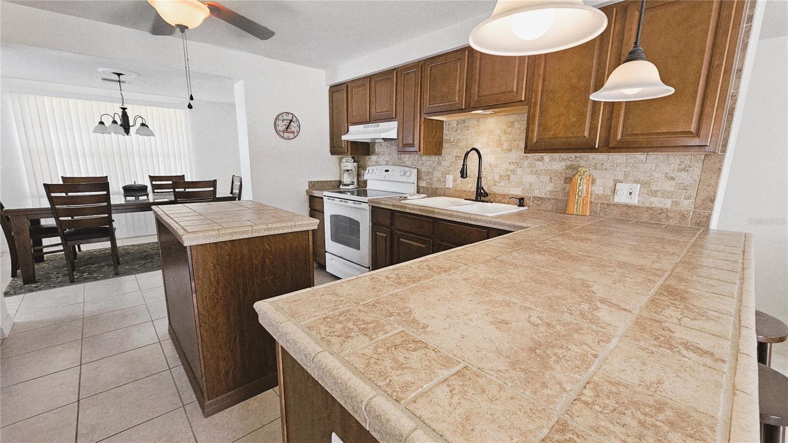 HORTON ESTATES THE - Residential Lease