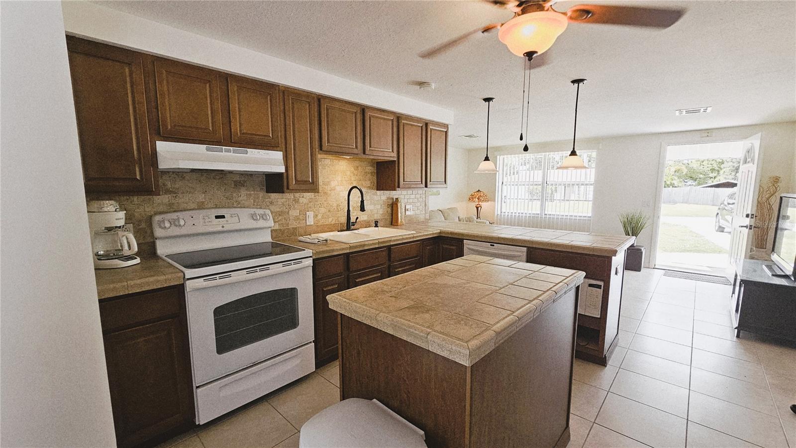 HORTON ESTATES THE - Residential Lease