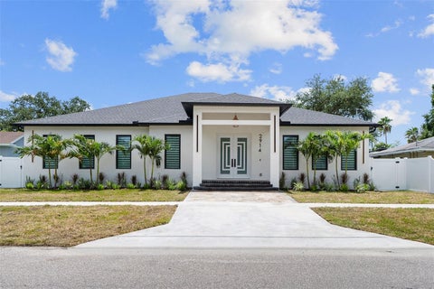 Photo of 2914 W Walnut Street, Tampa, FL 33607 (MLS # TB8538946)